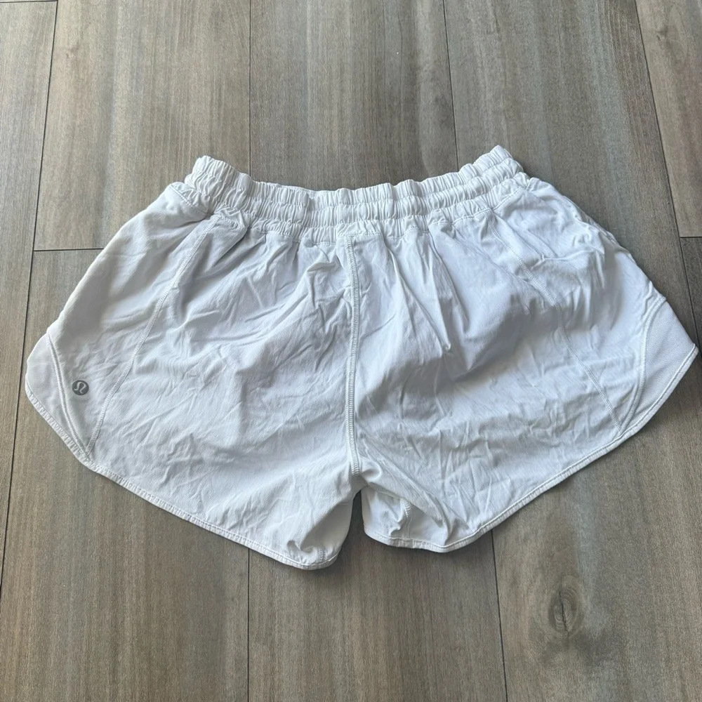 Lululemon hotty hot shorts white size 8 - Picture 2 of 5